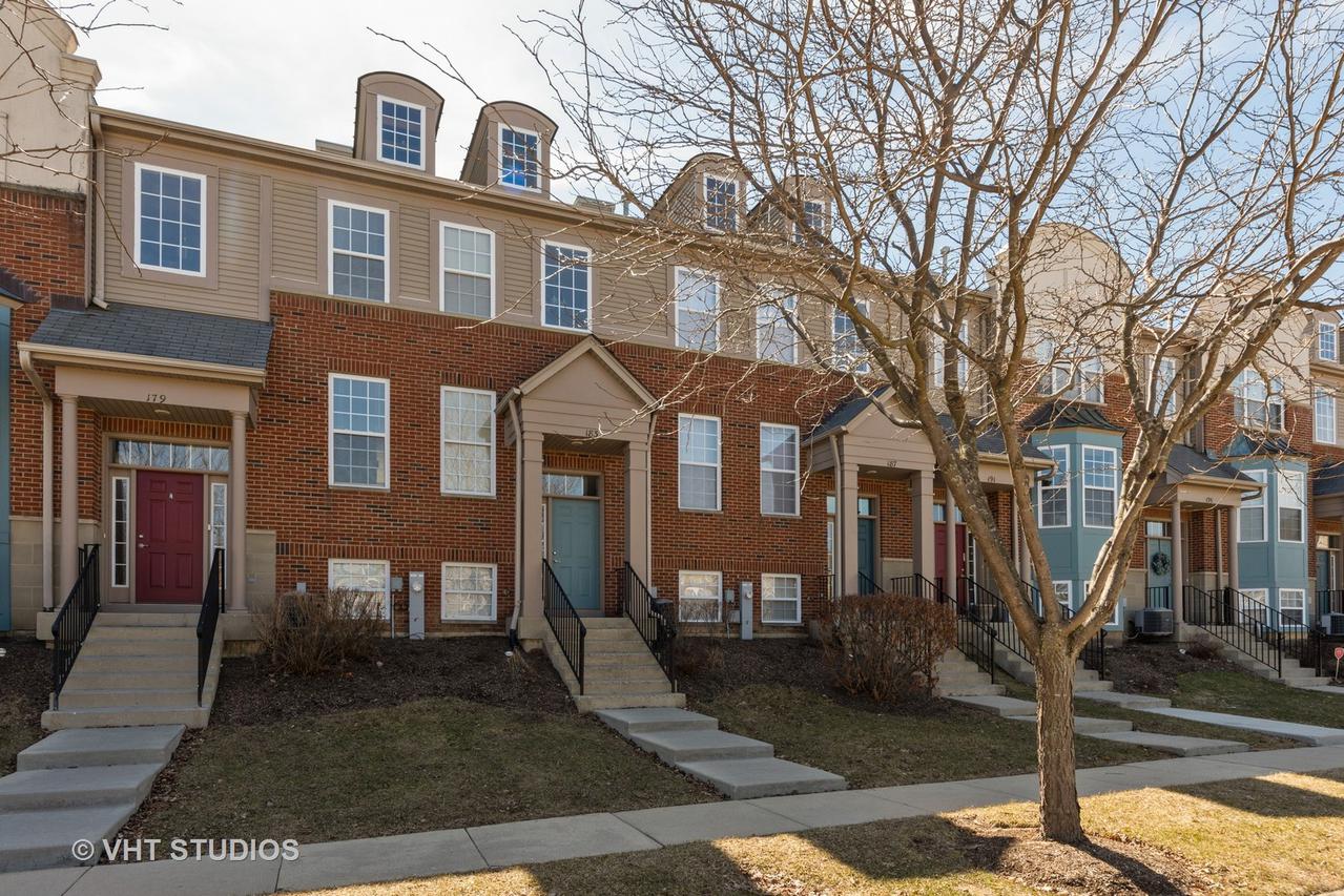 183 Station Park Cir., Grayslake, IL 60030