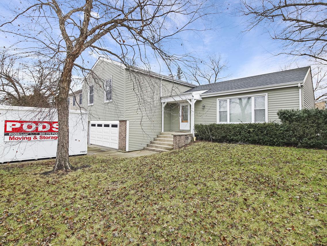 11 Monterey Dr., Vernon Hills, IL 60061