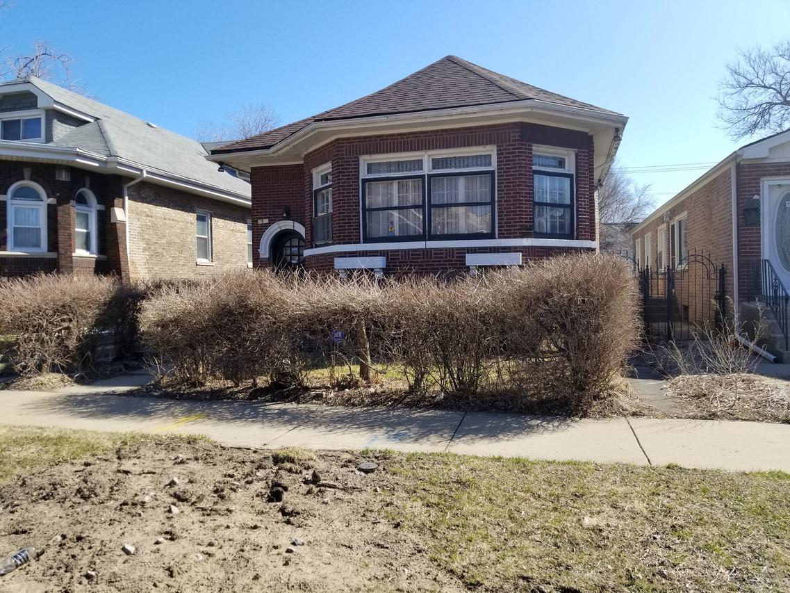 6749 S St Lawrence Ave., Chicago, IL 60637