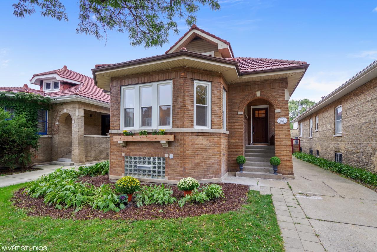 6725 N Campbell Ave., Chicago, IL 60645