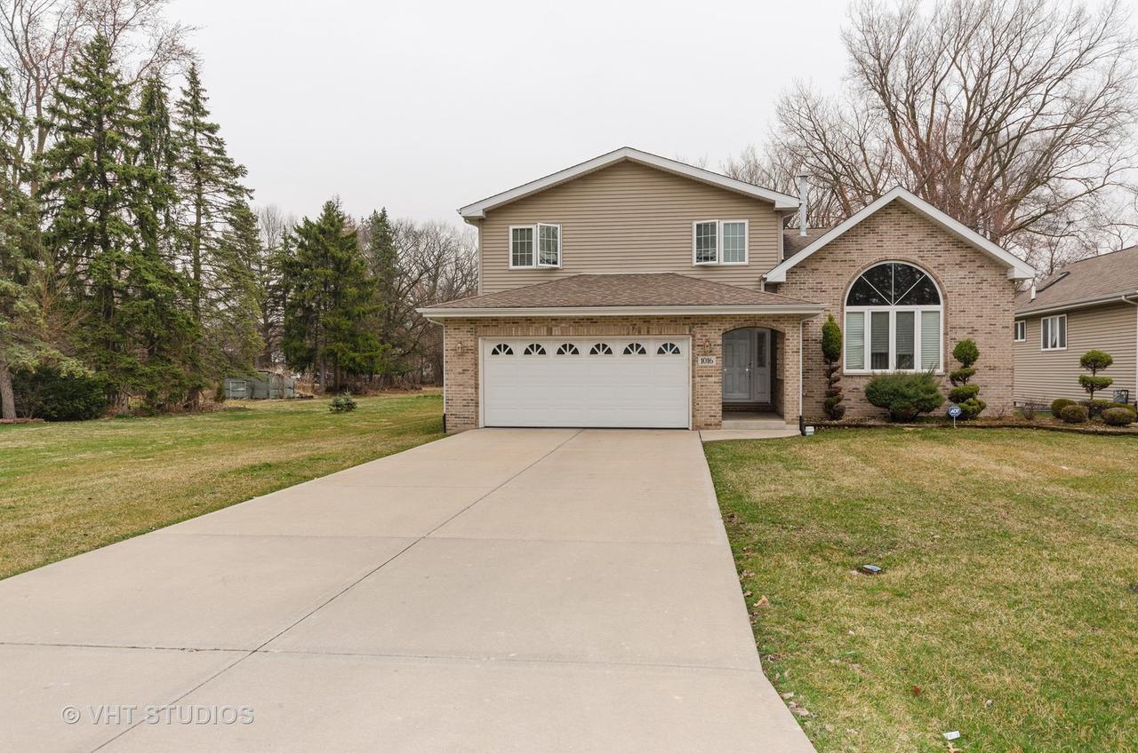 1016 174th St., East Hazel Crest, IL 60429