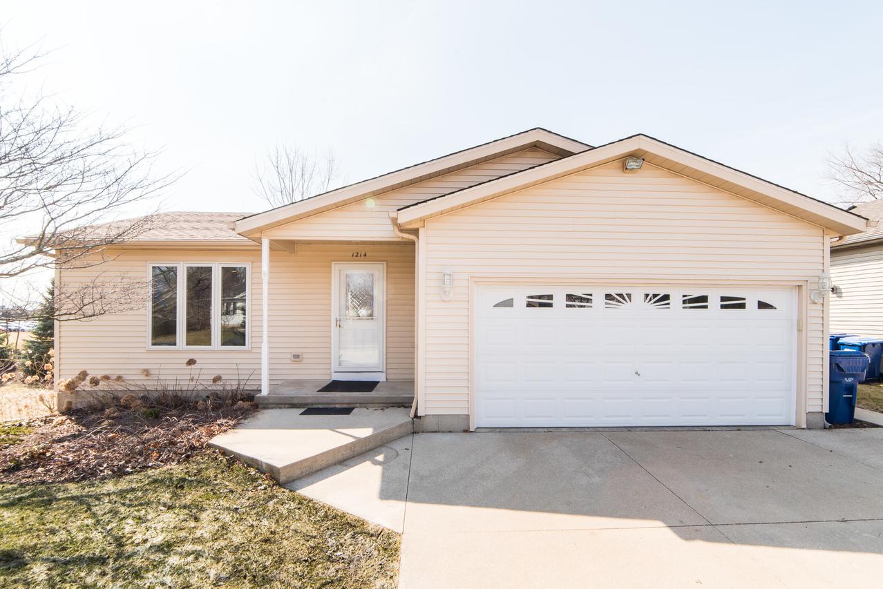 1214 University Dr., Dekalb, IL 60115