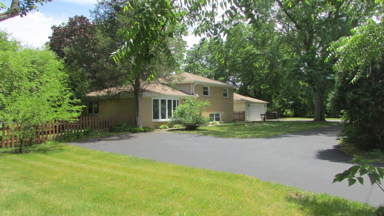 20459 Ela Rd., Deer Park, IL 60010
