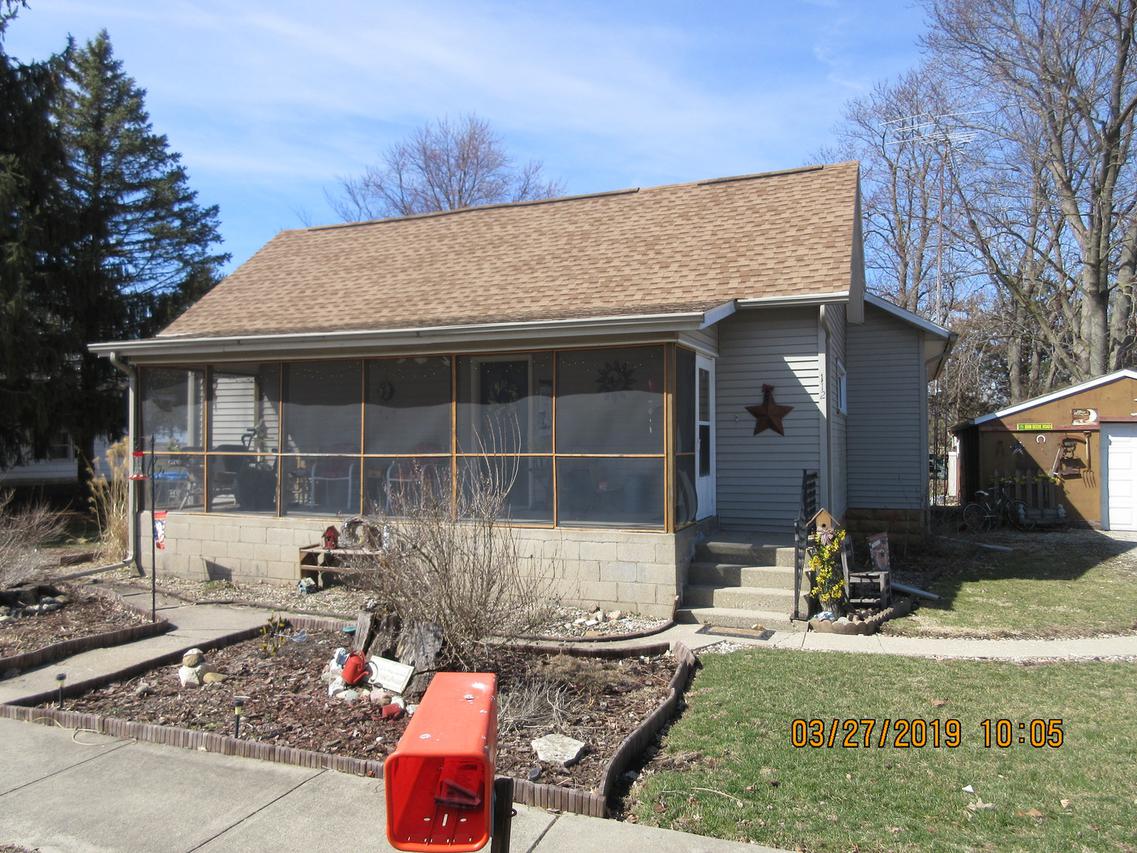 112 W 1st St., Hume, IL 61932