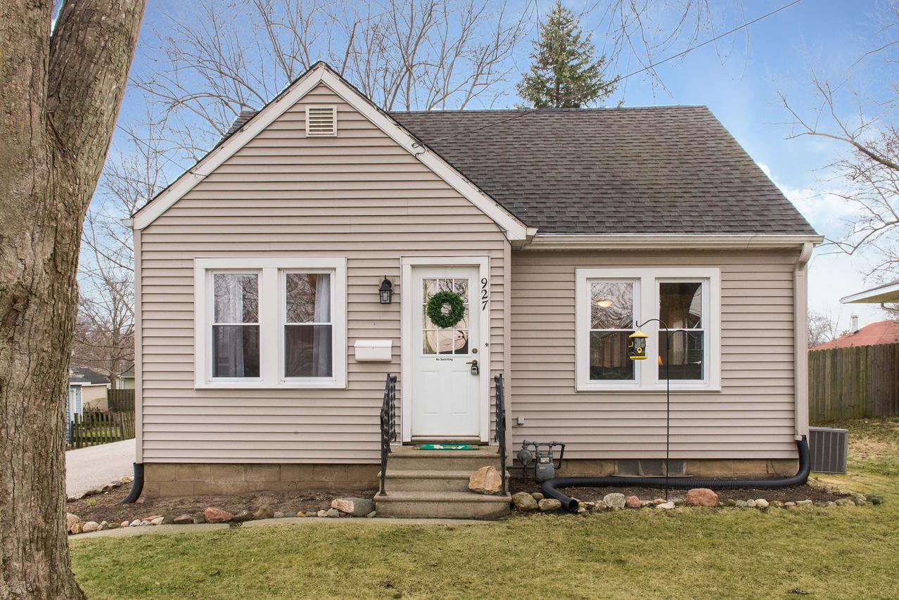 927 Townsend St., Sycamore, IL 60178
