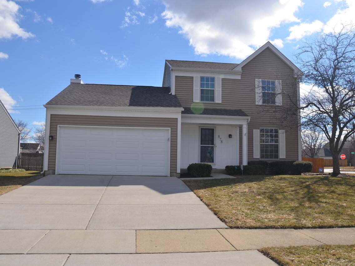 878 Royal Glen Ln., Carol Stream, IL 60188