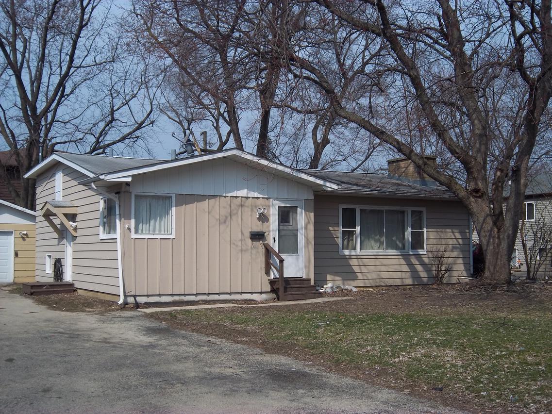 817 Charles St., Dekalb, IL 60115