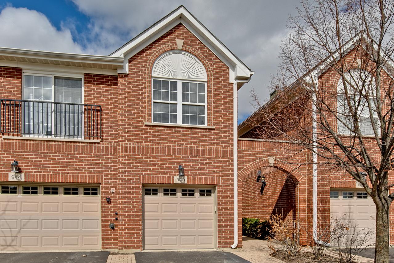 940 Enfield Dr. #4A2, Northbrook, IL 60062