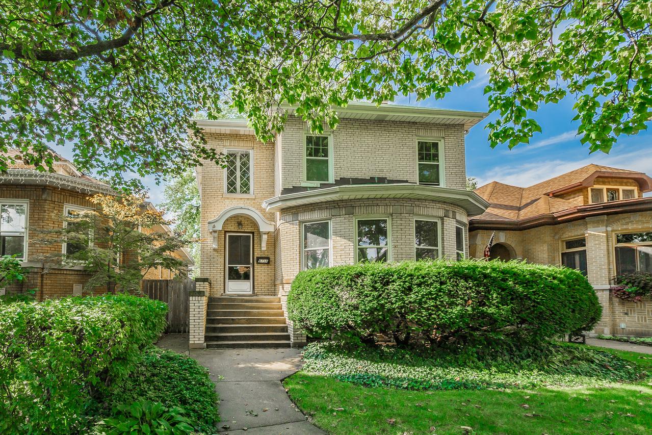 6738 N Talman Ave., Chicago, IL 60645