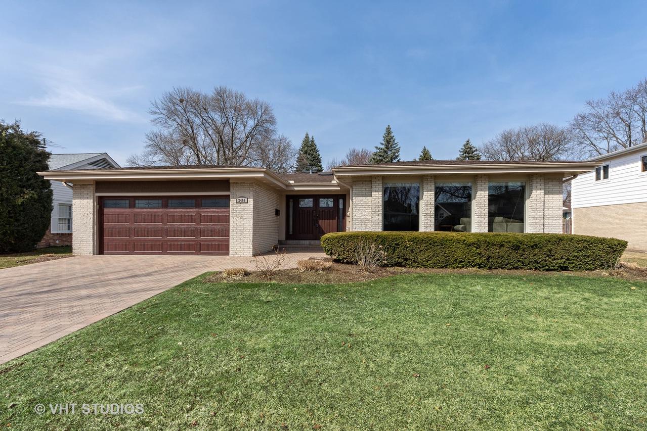 2406 E Sherwood Rd., Arlington Heights, IL 60004