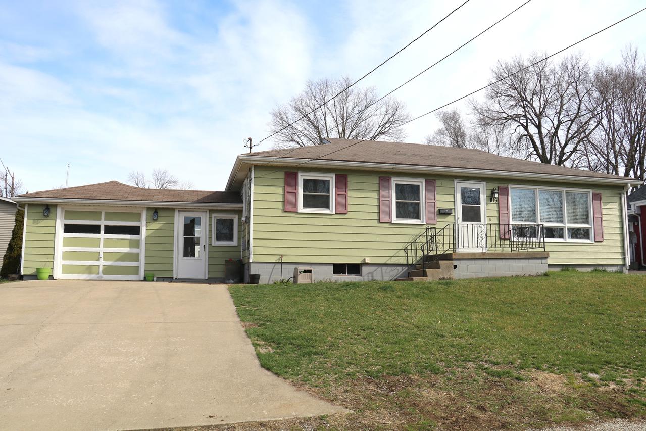 815 E Adams St., Clinton, IL 61727