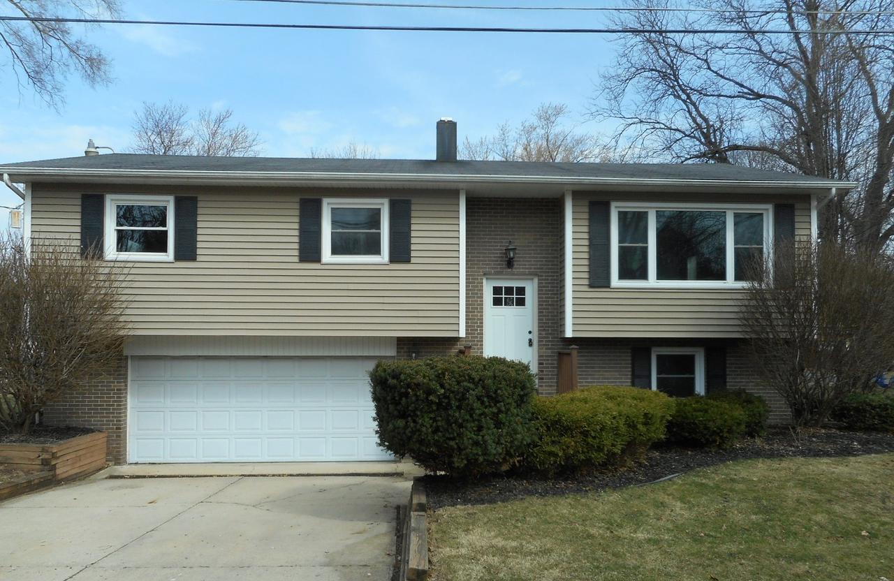 4 Maple Ct., Geneva, IL 60134