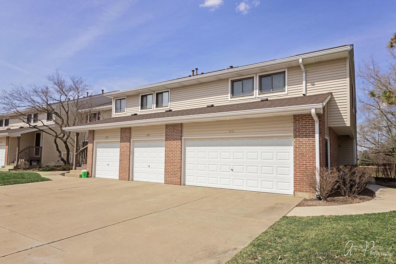 1030 Pinetree Cir., Buffalo Grove, IL 60089