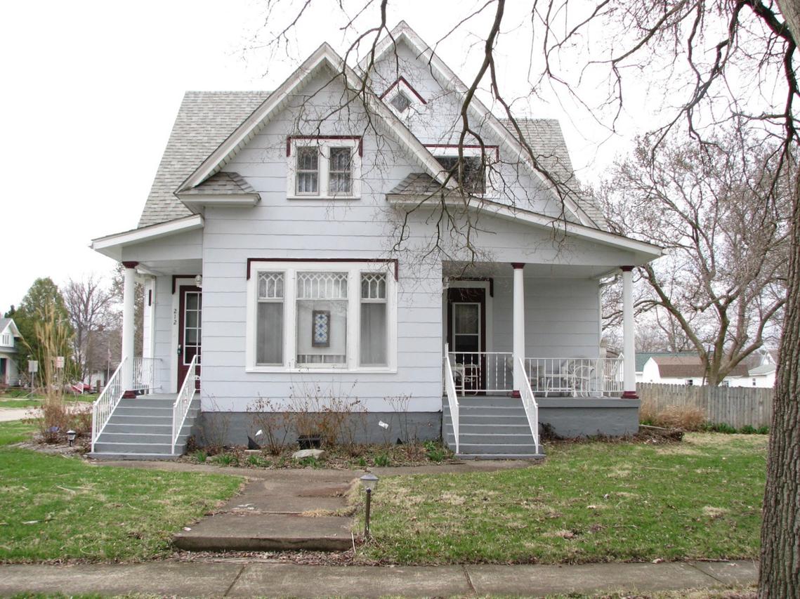 212 W Adams St., Villa Grove, IL 61956