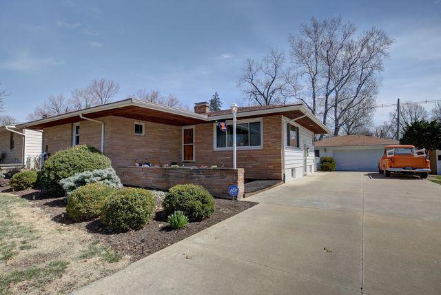 1320 Grandview Dr., Champaign, IL 61820