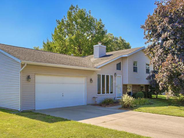 412 Crestwood Dr., St. Joseph, IL 61873