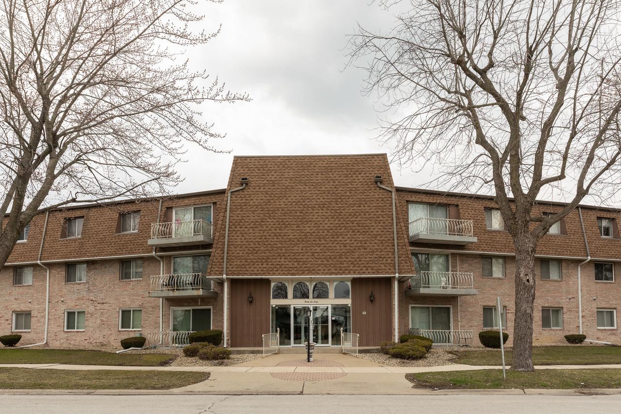 3240 N Manor Dr. #120, Lansing, IL 60438