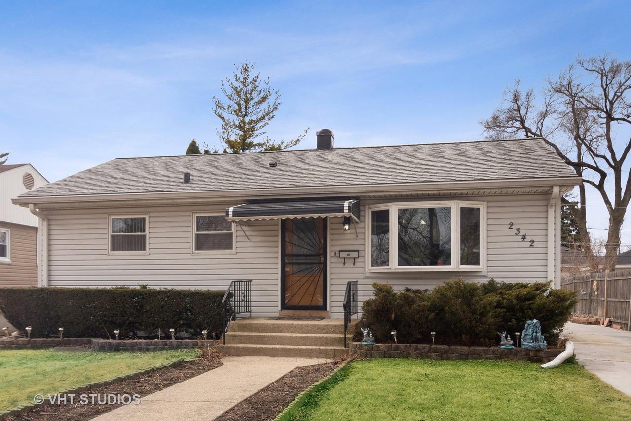 2342 Magnolia St., Des Plaines, IL 60018