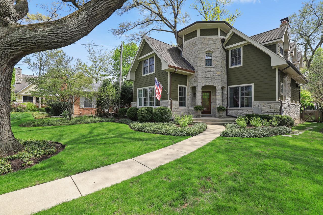 349 E Woodland Rd., Lake Bluff, IL 60044