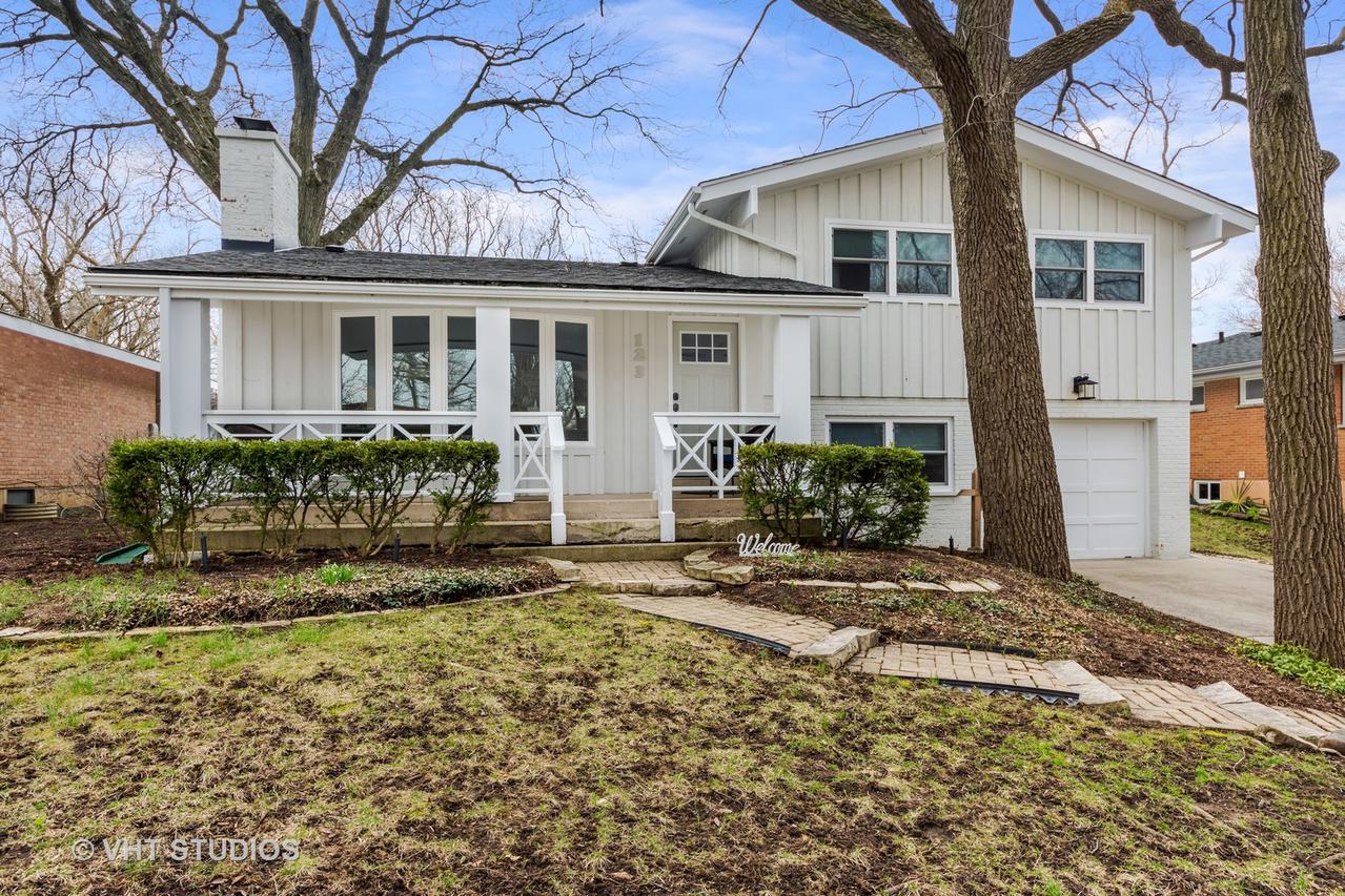 123 Sturtz St., Barrington, IL 60010