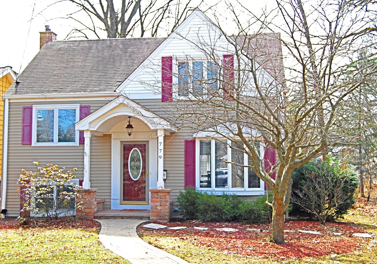 779 Elm St., Glen Ellyn, IL 60137