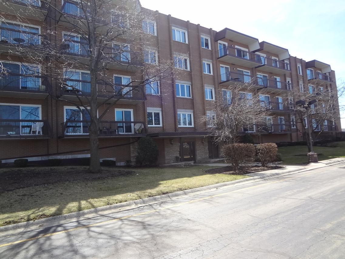 8101 W Courte Dr. #208, Niles, IL 60714