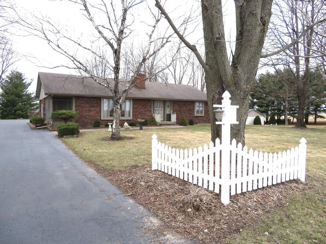 19711 Hoover Rd., Sterling, IL 61081