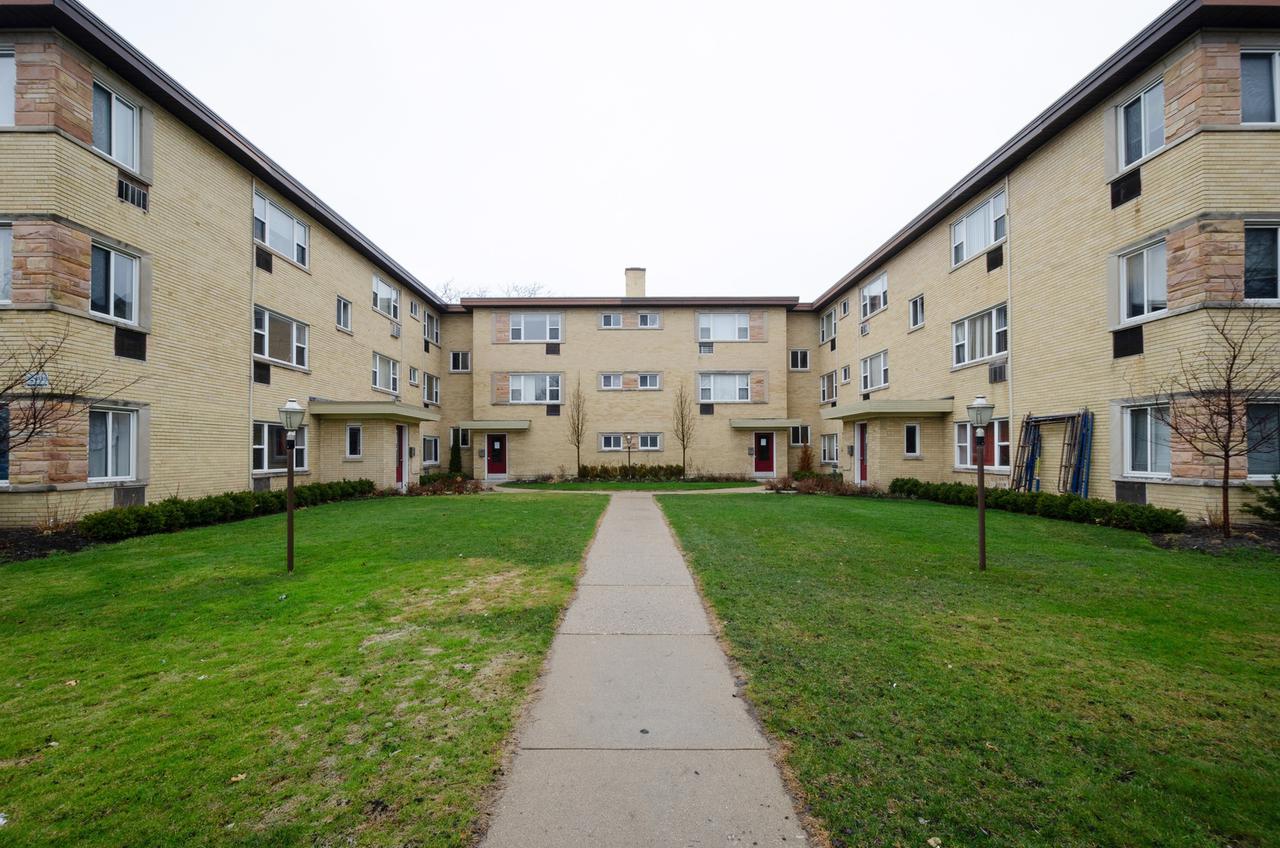 2119 Howard St. #1F, Evanston, IL 60202