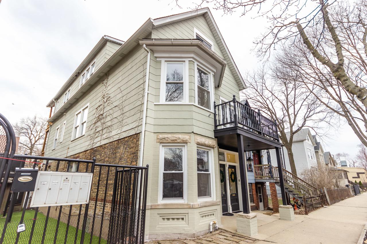2219 W Wellington Ave., Chicago, IL 60618