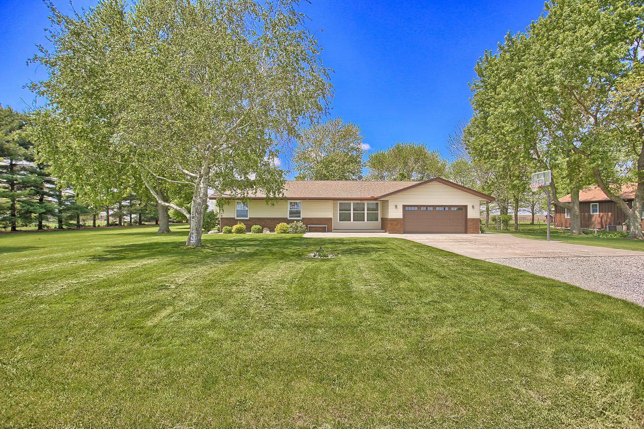 813 Cr 1500e, Tolono, IL 61880