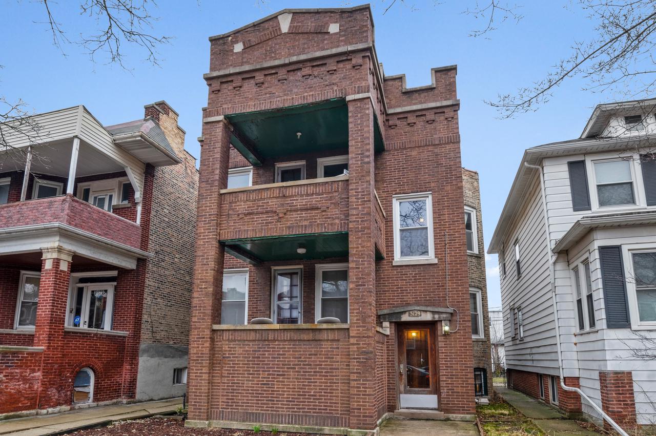 3129 W Eastwood Ave., Chicago, IL 60625