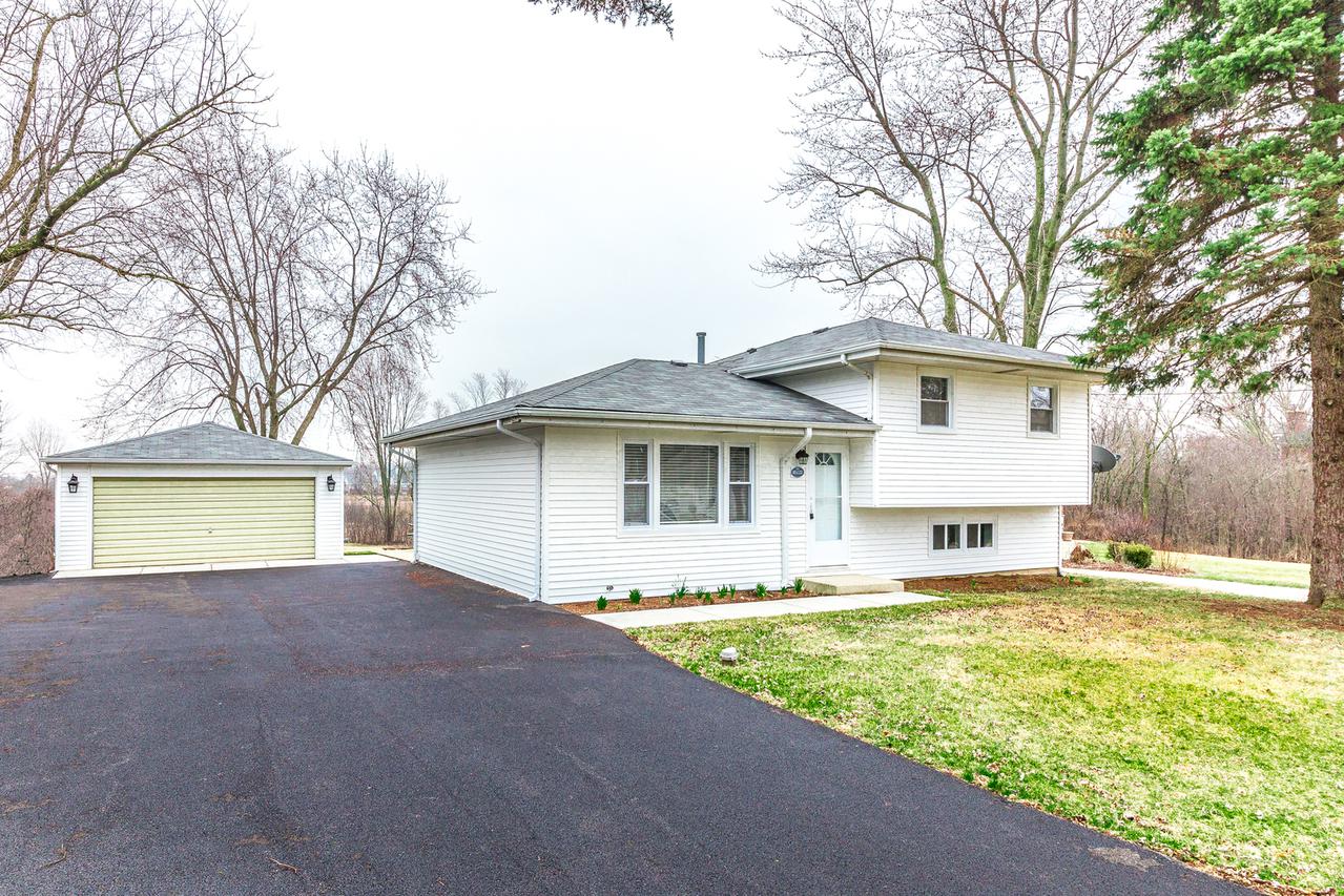 8S122 S Vine St., Burr Ridge, IL 60527
