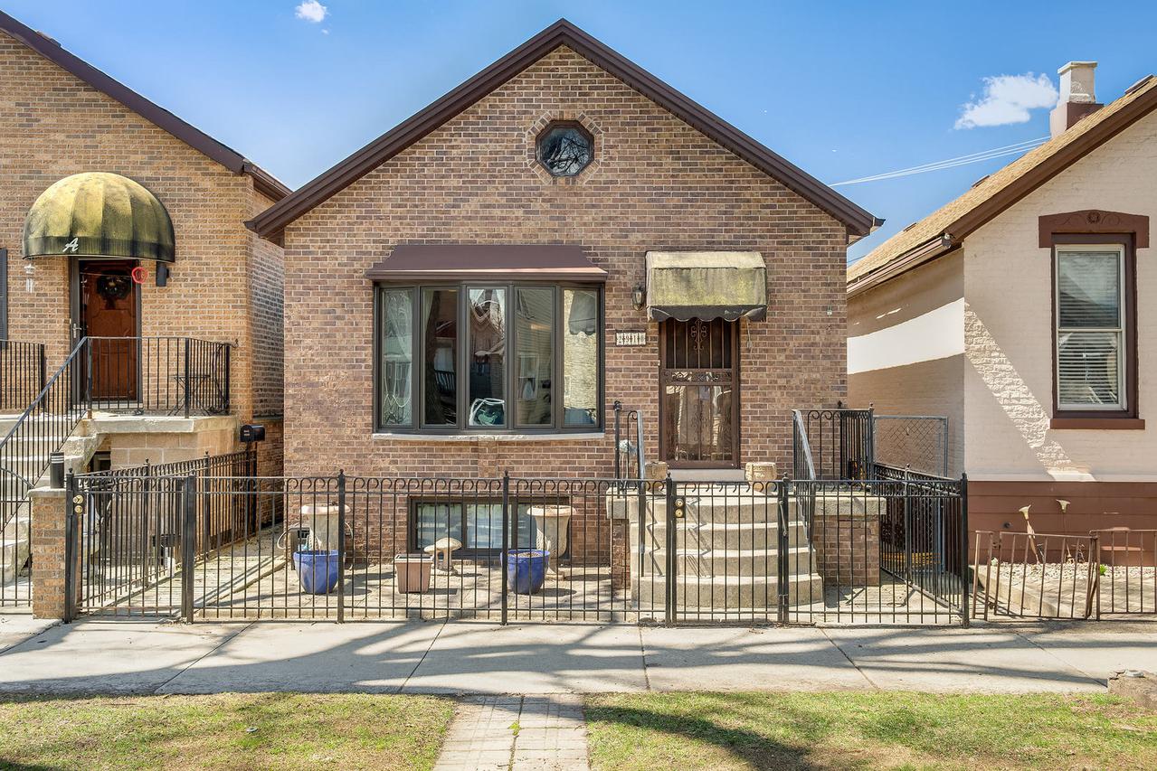 2910 S Emerald Ave., Chicago, IL 60616