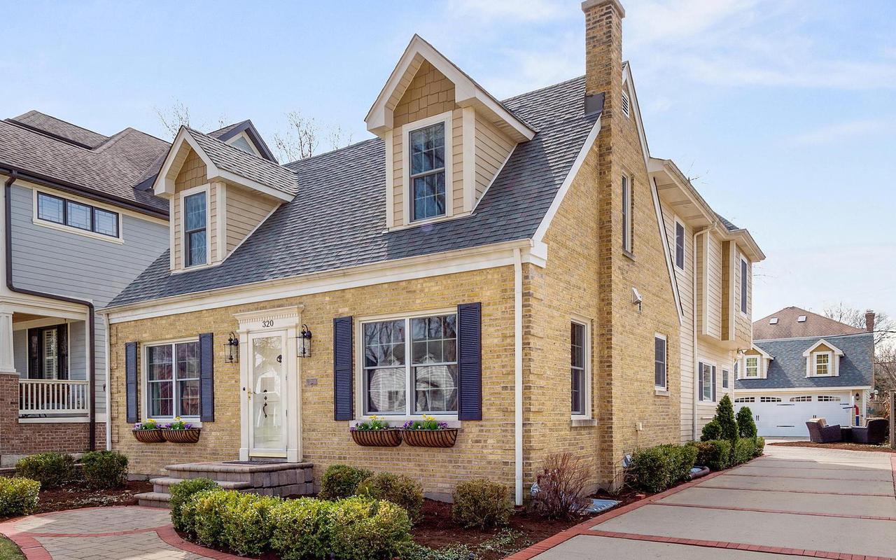 320 Leitch Ave., La Grange, IL 60525