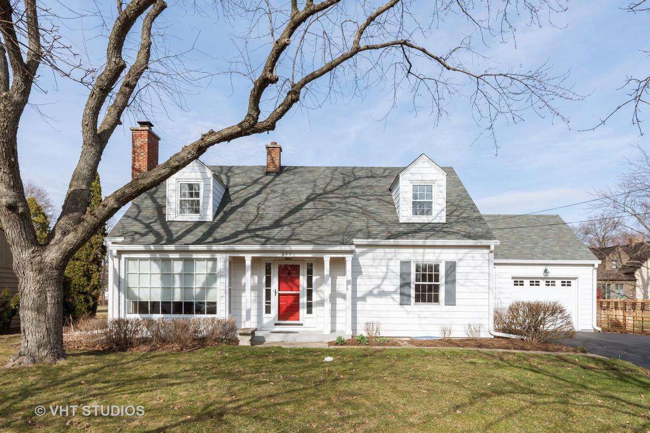 330 Hilkert Ct., Crystal Lake, IL 60014