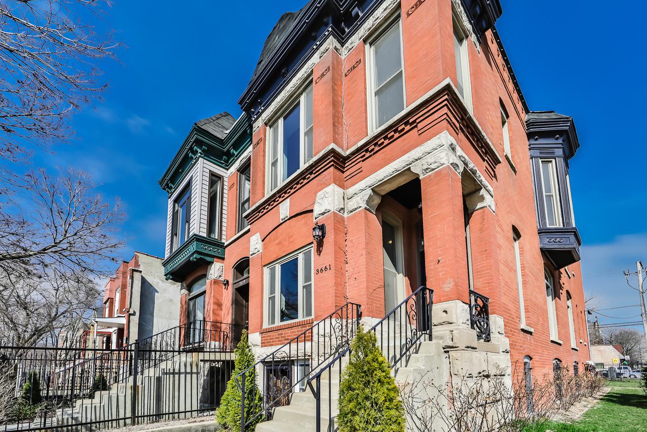 3661 S Giles Ave., Chicago, IL 60653