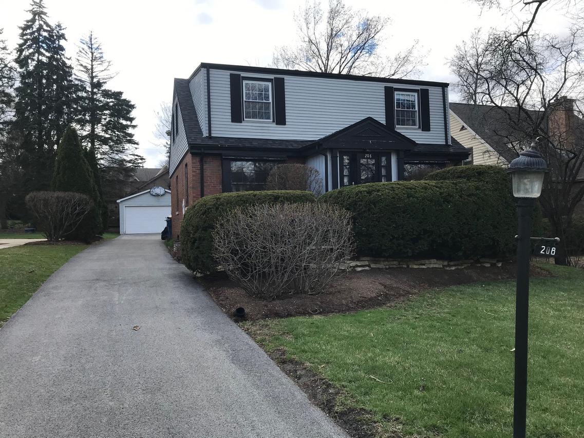 208 Walker Ave., Clarendon Hills, IL 60514