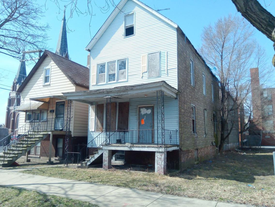 8226 S Brandon Ave., Chicago, IL 60617