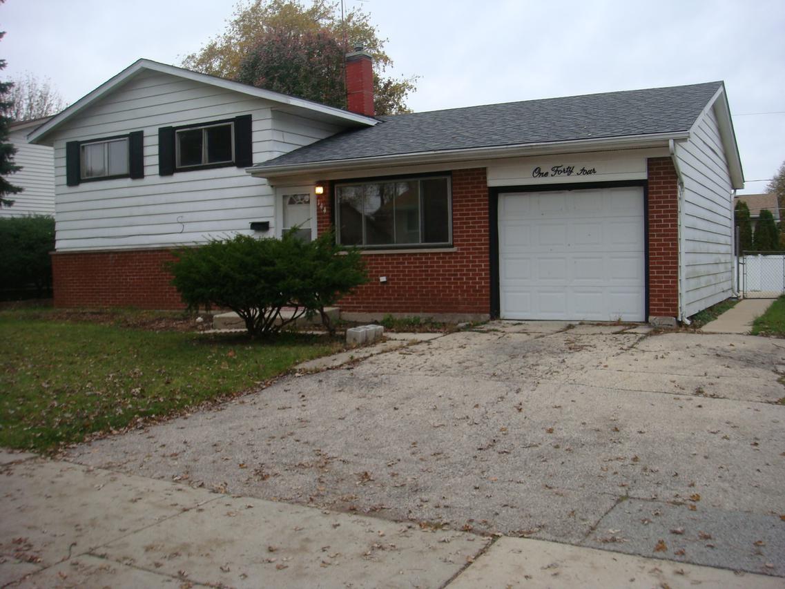 144 E Schubert Ave., Glendale Heights, IL 60139