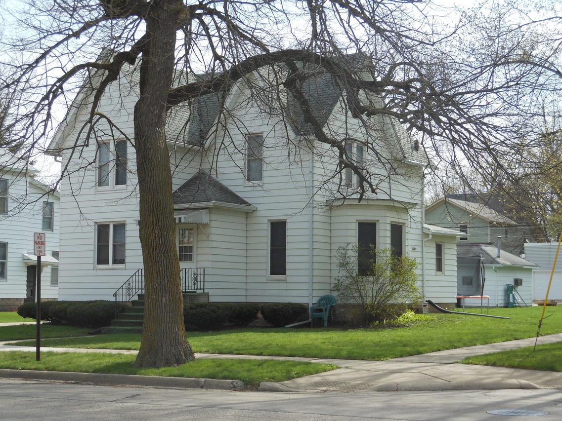 430 S 1st St., Dekalb, IL 60115