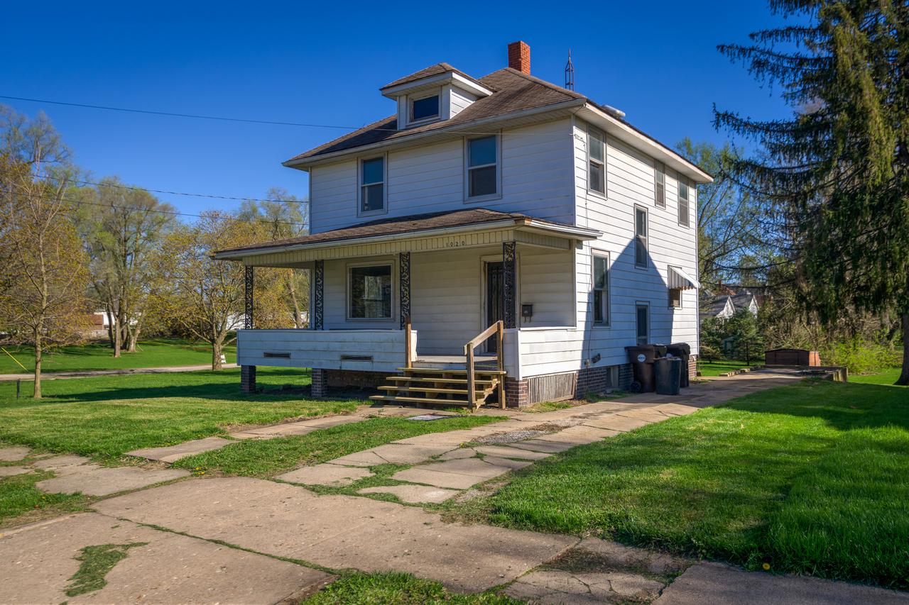 1020 E Main St., Clinton, IL 61727