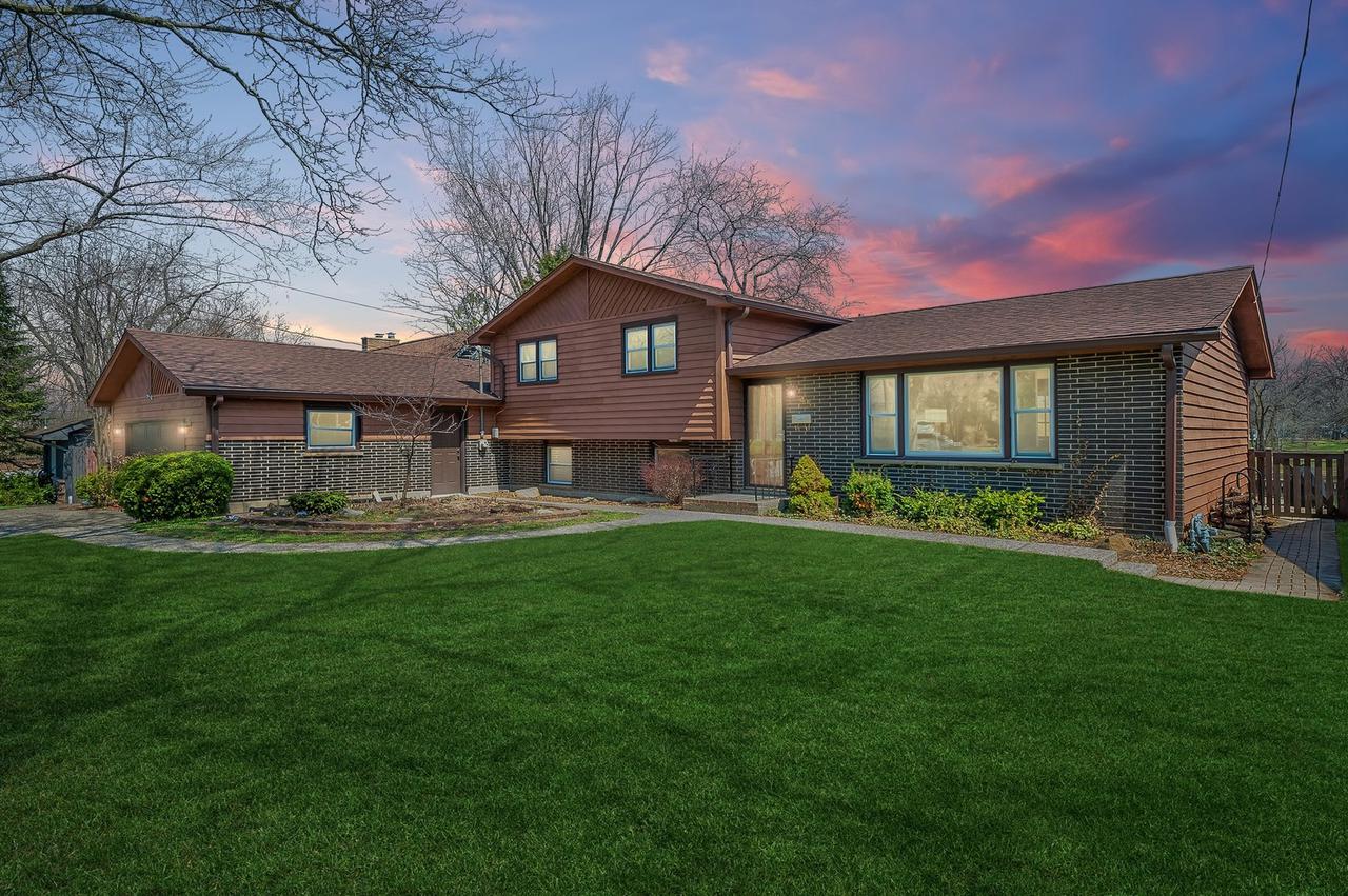 45 W Shore Dr., Grayslake, IL 60030