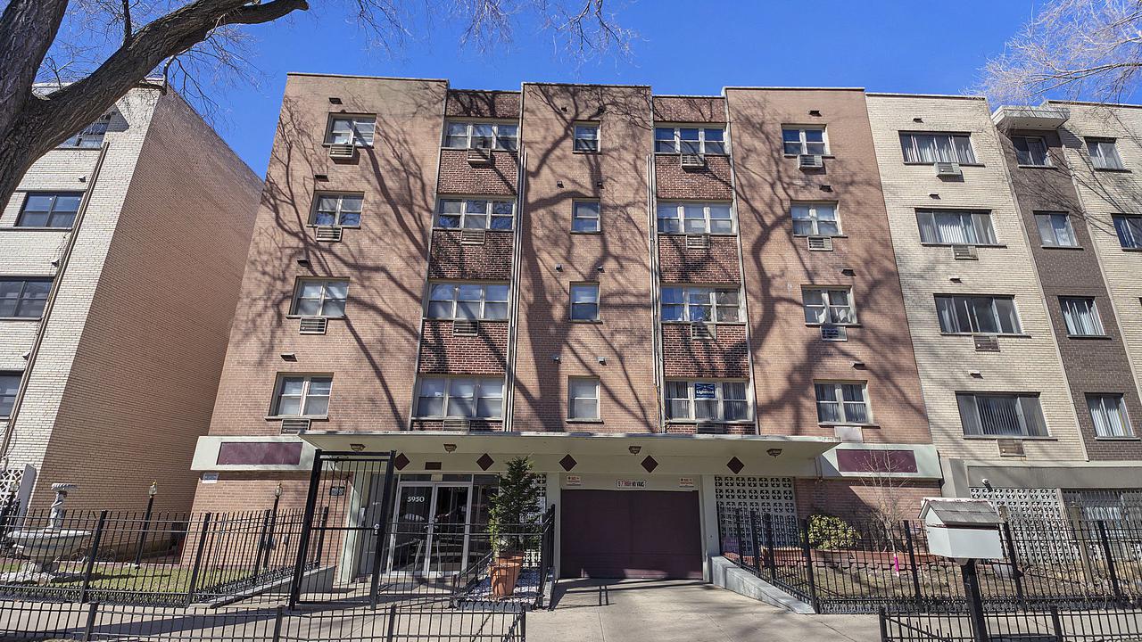 5950 N Kenmore Ave. #401, Chicago, IL 60660