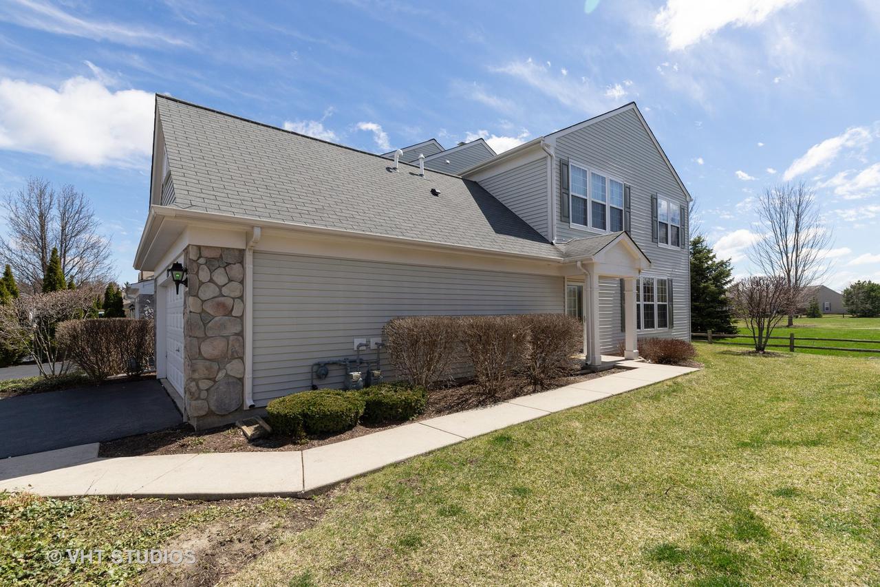 139 W Chatham Ln., Round Lake, IL 60073