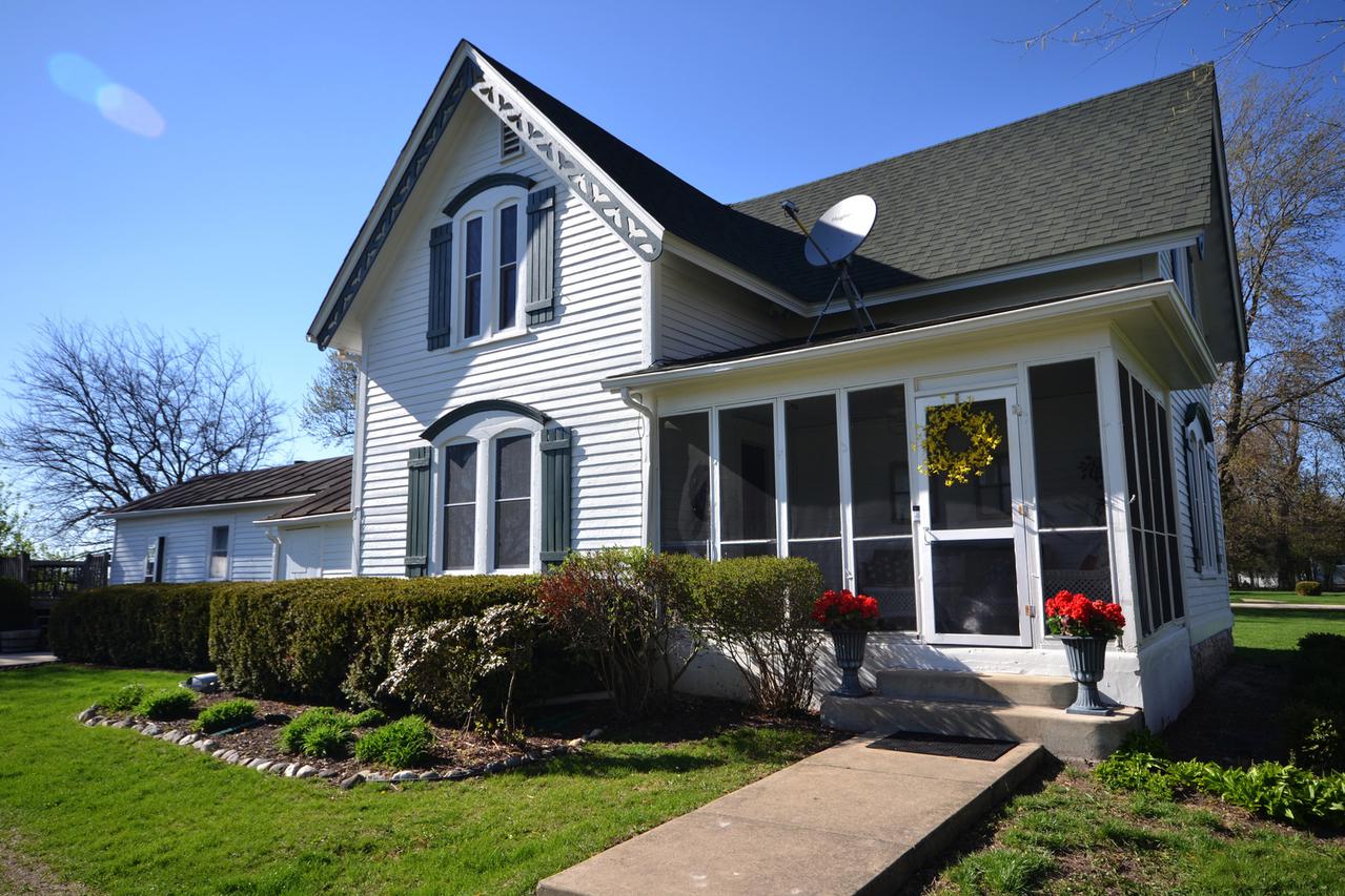 1N088 La Fox Rd., La Fox, IL 60147