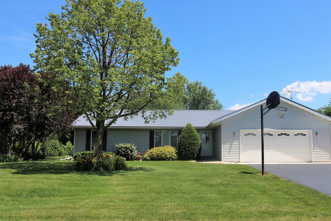 5633 N Ruth Ave., Monroe Center, IL 61052