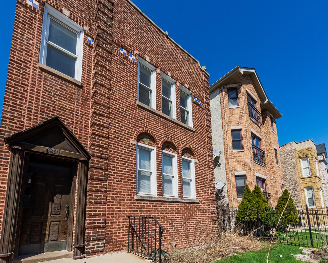 3250 W Warren Blvd., Chicago, IL 60624