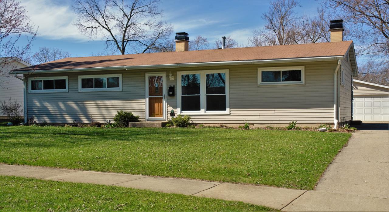 18434 W Woodland Ter., Gurnee, IL 60031