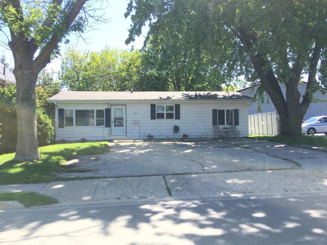 1010 S 4th St., Dekalb, IL 60115