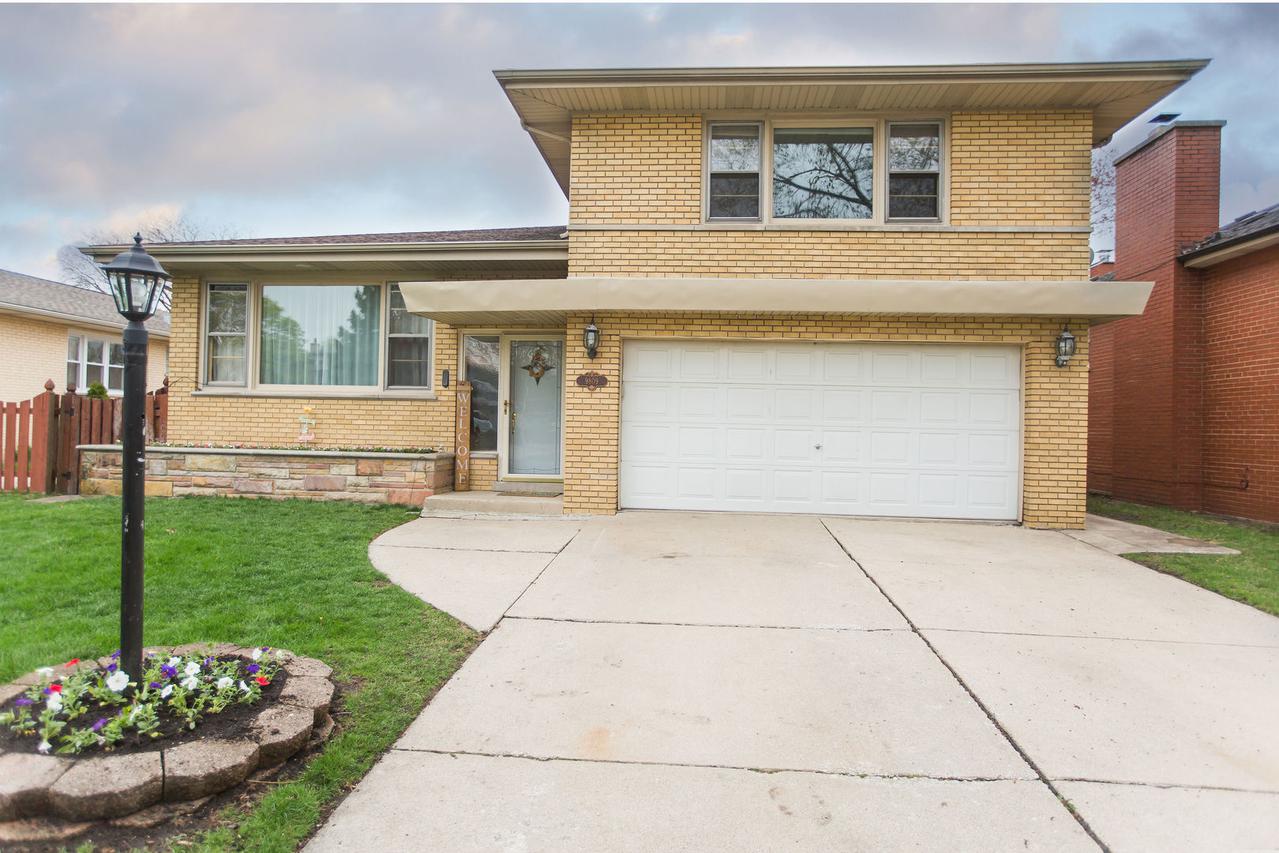 9809 S Kolmar Ave., Oak Lawn, IL 60453